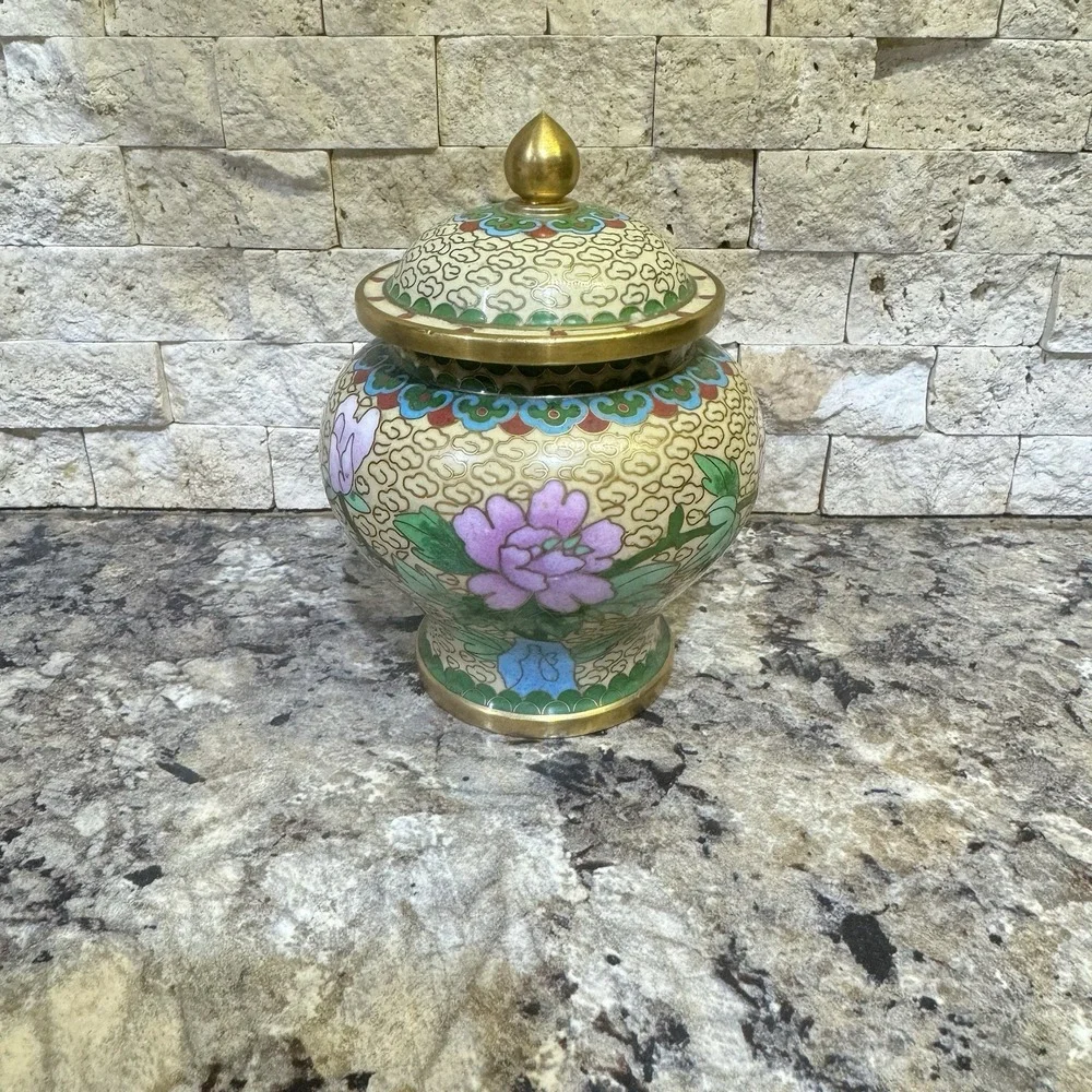 Vtg Chinese Cloisonne Lidded Jar Vase Tan W/Flowers‎ Enamel and Brass 4 inch